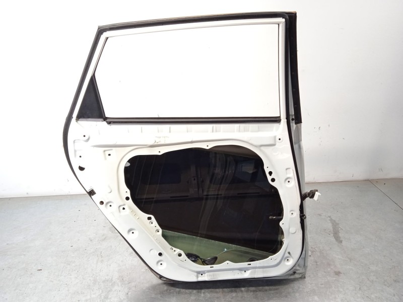 Recambio de puerta trasera izquierda para kia carens iv 1.7 crdi referencia OEM IAM 77003A4000  