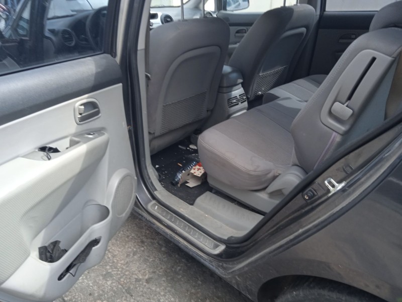 kia carens iii monospace (un) del año 2009