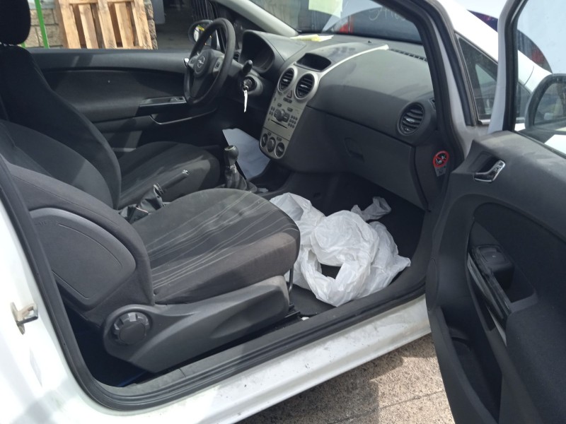 opel corsa d (s07) del año 2006
