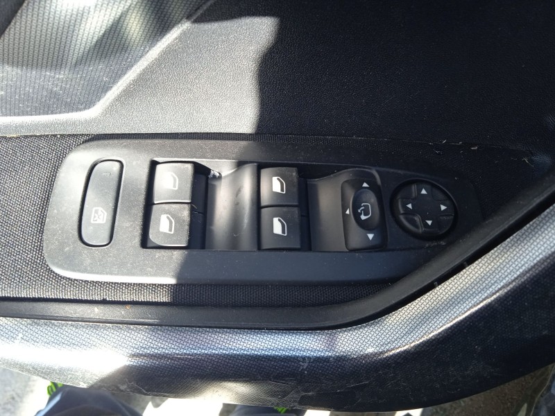 peugeot 2008 i (cu_) del año 2016