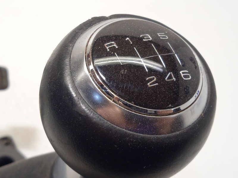 Recambio de palanca cambio para audi q2 (gab) 1.6 tdi referencia OEM IAM 2GA711049B  