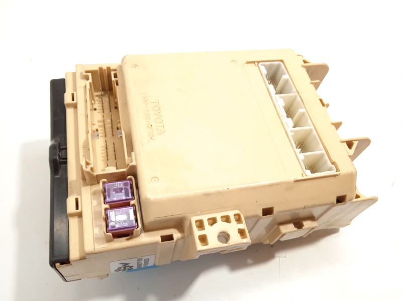 Recambio de caja reles / fusibles para lexus rx (_u3_) 400h (mhu38_) referencia OEM IAM 8273048530  