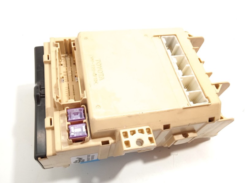 Recambio de caja reles / fusibles para lexus rx (_u3_) 400h (mhu38_) referencia OEM IAM 8273048530  