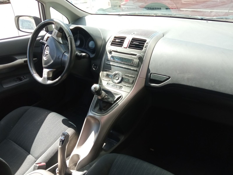 toyota auris (_e15_) del año 2008