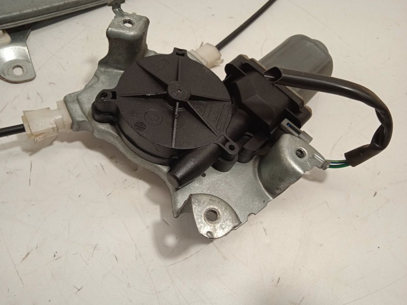 Recambio de elevalunas trasero izquierdo para nissan primera (p12) 1.6 referencia OEM IAM 400601T3 82721AV60B 