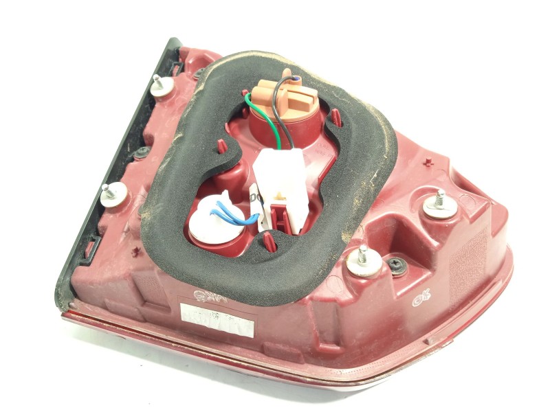 Recambio de piloto trasero derecho interior para kia carens iv 1.7 crdi referencia OEM IAM 92404A4500  