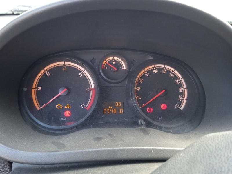 opel corsa d (s07) del año 2010