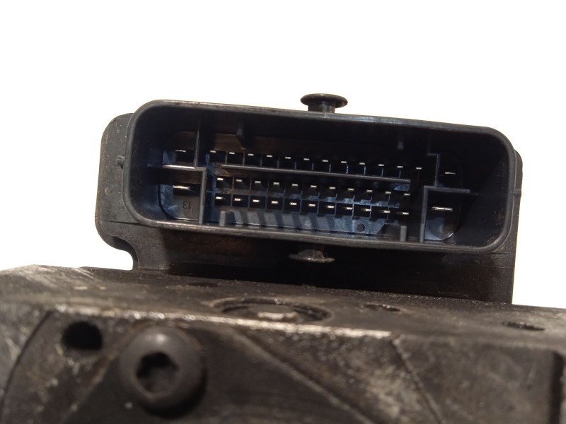 Recambio de abs para kia cee´d (jd) 1.6 crdi 110 referencia OEM IAM 58920A2210 6158945200 A258920500