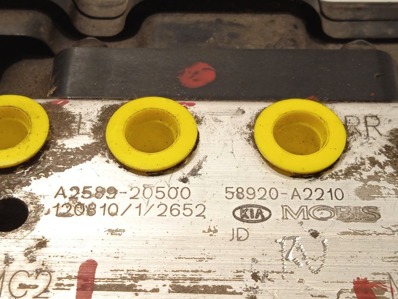 Recambio de abs para kia cee´d (jd) 1.6 crdi 110 referencia OEM IAM 58920A2210 6158945200 A258920500