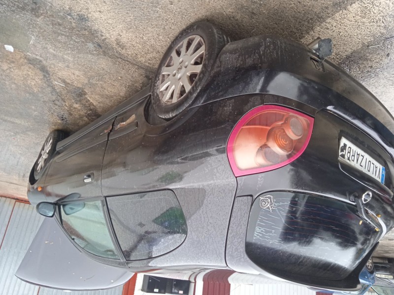 nissan almera ii hatchback (n16) del año 2004