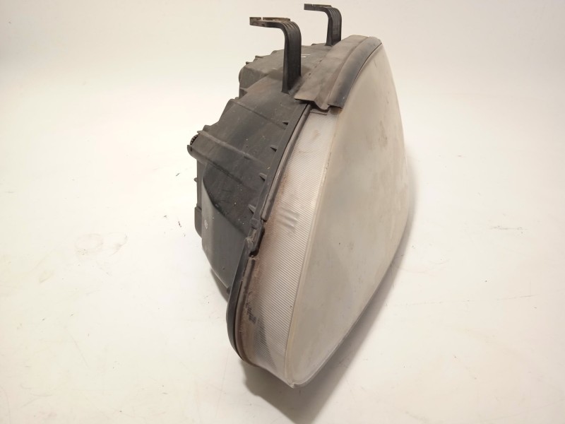 Recambio de faro izquierdo para ssangyong rodius i 2.7 xdi referencia OEM IAM 8310121303  