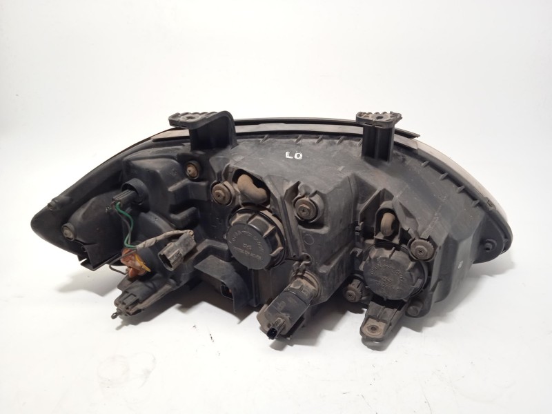 Recambio de faro izquierdo para ssangyong rodius i 2.7 xdi referencia OEM IAM 8310121303  