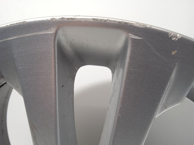 Recambio de llanta para kia cee´d (jd) 1.6 crdi 110 referencia OEM IAM 52910A2220  