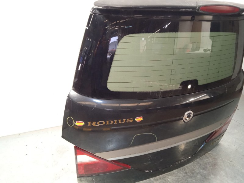 Recambio de porton trasero para ssangyong rodius i 2.7 xdi referencia OEM IAM 6401121101  