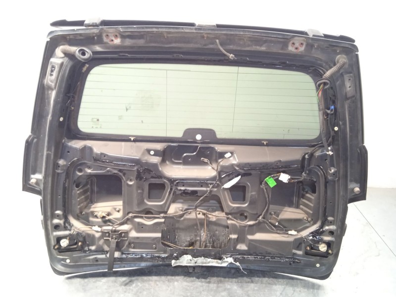 Recambio de porton trasero para ssangyong rodius i 2.7 xdi referencia OEM IAM 6401121101  