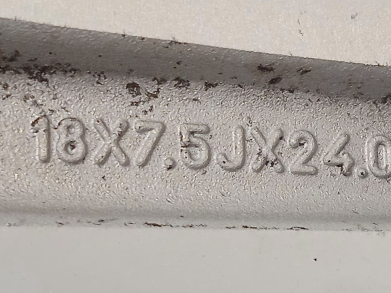 Recambio de llanta para chrysler 300c (lx, le) 3.0 crd referencia OEM IAM 1DP35TRMAA K0UQ72PAKAA UQ72PAKAA