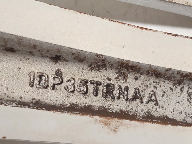 Recambio de llanta para chrysler 300c (lx, le) 3.0 crd referencia OEM IAM 1DP35TRMAA K0UQ72PAKAA UQ72PAKAA