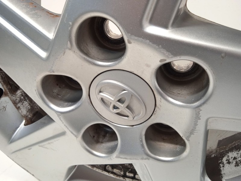 Recambio de llanta para toyota auris (_e15_) 1.8 hybrid (zwe150_) referencia OEM IAM 4261102D90  