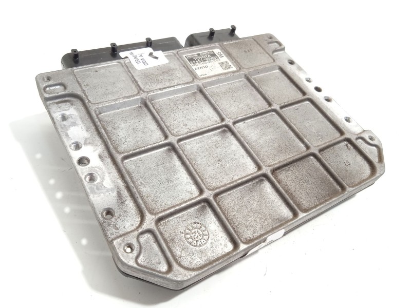 Recambio de centralita motor uce para toyota auris (_e15_) 1.6 (zre151_) referencia OEM IAM 8966102W61  MB2754008810