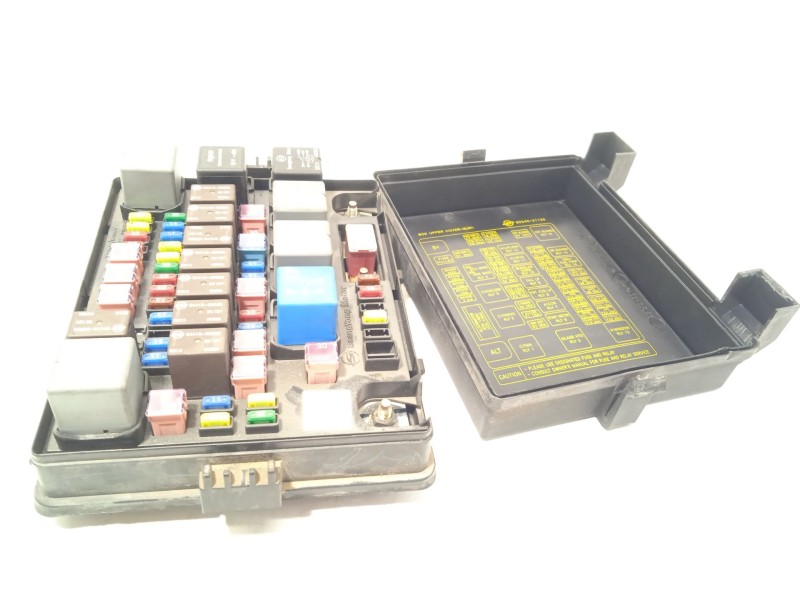 Recambio de caja reles / fusibles para ssangyong rodius i 2.7 xdi referencia OEM IAM 8234021010  A105ED05J12M