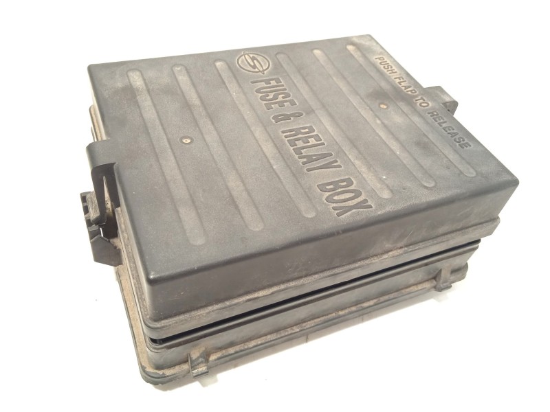 Recambio de caja reles / fusibles para ssangyong rodius i 2.7 xdi referencia OEM IAM 8234021010  A105ED05J12M