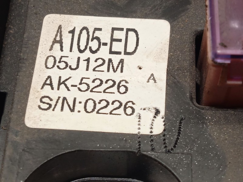 Recambio de caja reles / fusibles para ssangyong rodius i 2.7 xdi referencia OEM IAM 8234021010  A105ED05J12M