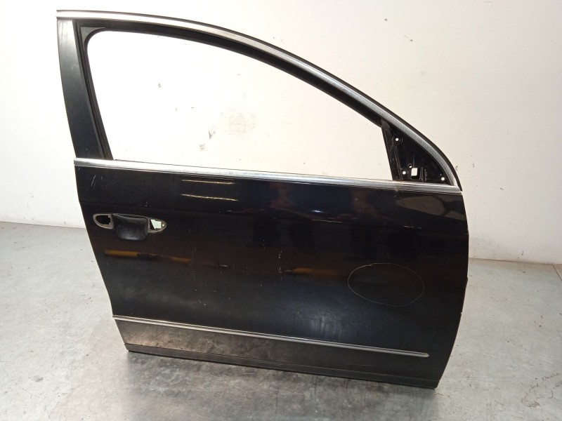 Recambio de puerta delantera derecha para volkswagen passat b6 (3c2) 2.0 tdi 16v referencia OEM IAM 3C4831056J  