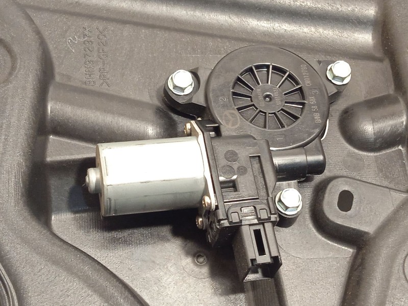 Recambio de elevalunas trasero derecho para mazda 3 (bm, bn) 2.2 d referencia OEM IAM BHN97297XA  