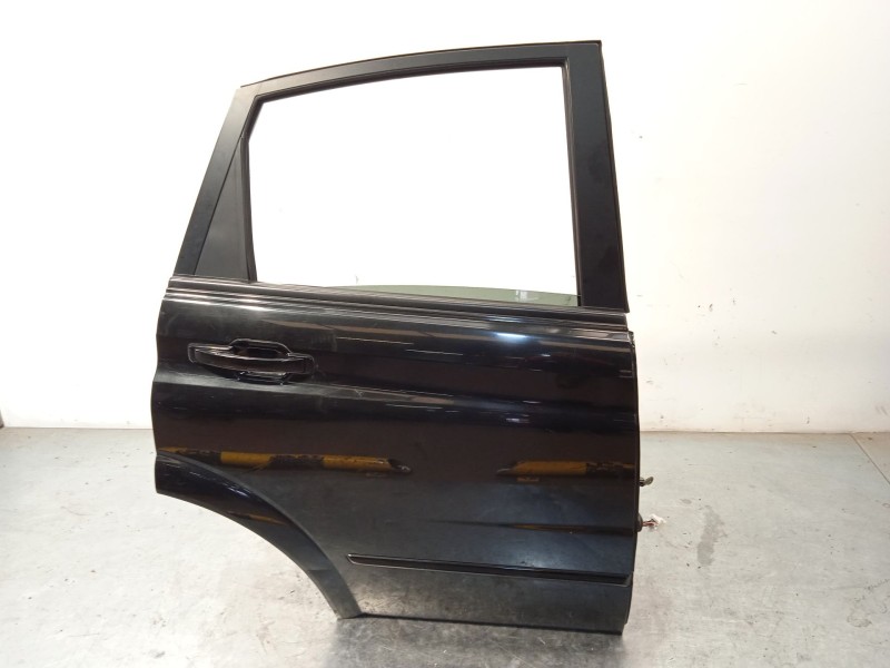 Recambio de puerta trasera derecha para ssangyong actyon i 2.0 xdi referencia OEM IAM 6302131000  