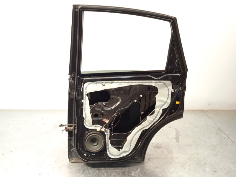 Recambio de puerta trasera derecha para ssangyong actyon i 2.0 xdi referencia OEM IAM 6302131000  