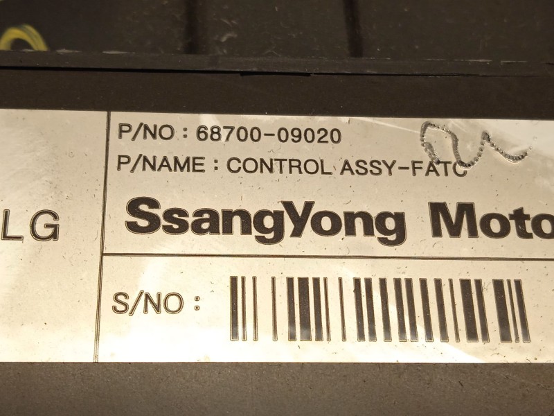 Recambio de mando climatizador para ssangyong actyon i 2.0 xdi referencia OEM IAM 6870009020  
