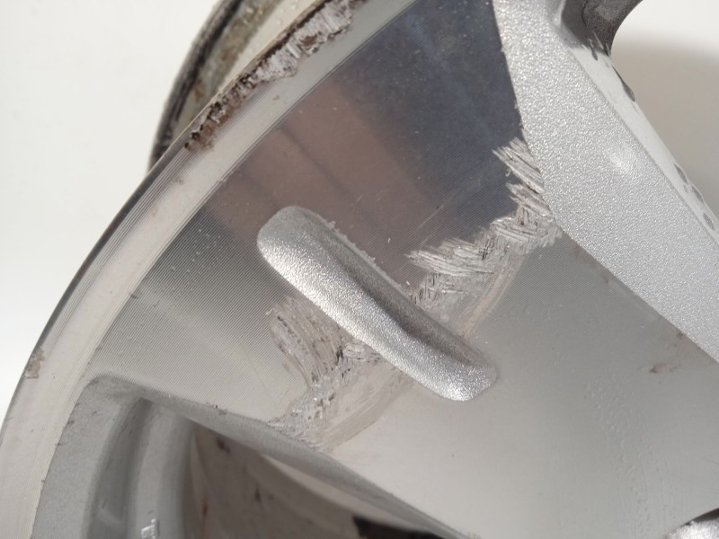 Recambio de llanta para dodge journey 2.0 crd referencia OEM IAM 1CY84TRMAA 1CY85TRMAA 