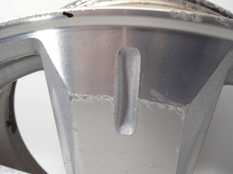 Recambio de llanta para dodge journey 2.0 crd referencia OEM IAM 1CY84TRMAA 1CY85TRMAA 