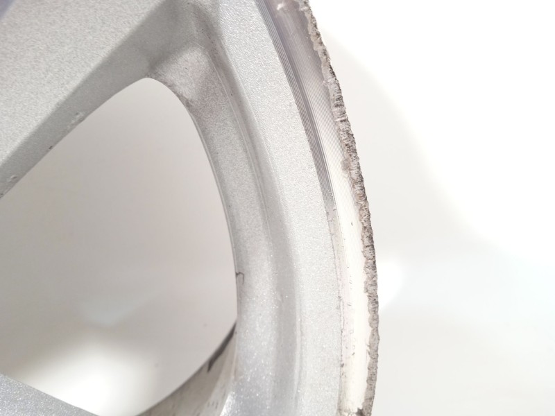 Recambio de llanta para dodge journey 2.0 crd referencia OEM IAM 1CY84TRMAA 1CY85TRMAA 