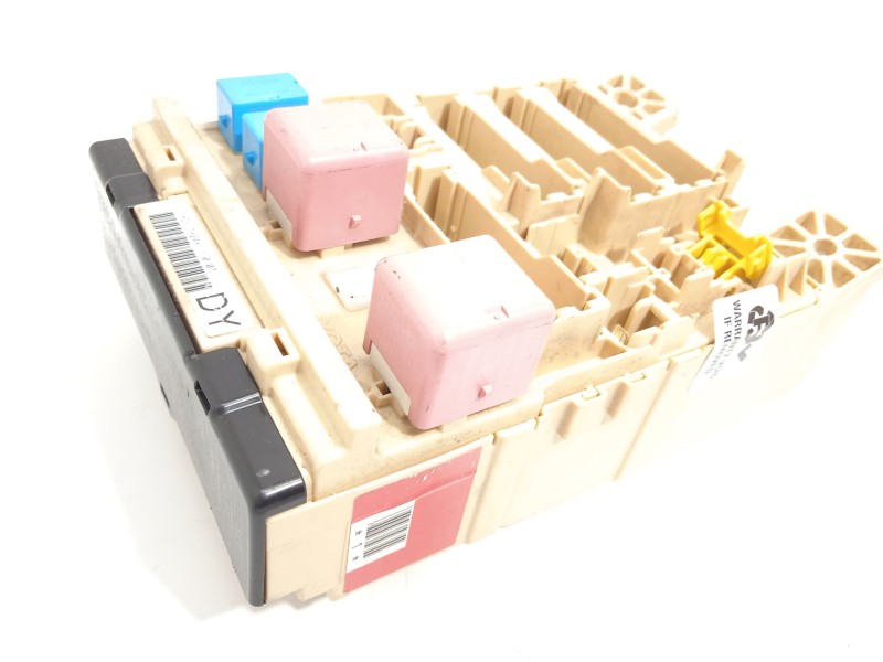 Recambio de caja reles / fusibles para lexus rx (_u3_) 400h (mhu38_) referencia OEM IAM 8273048731  