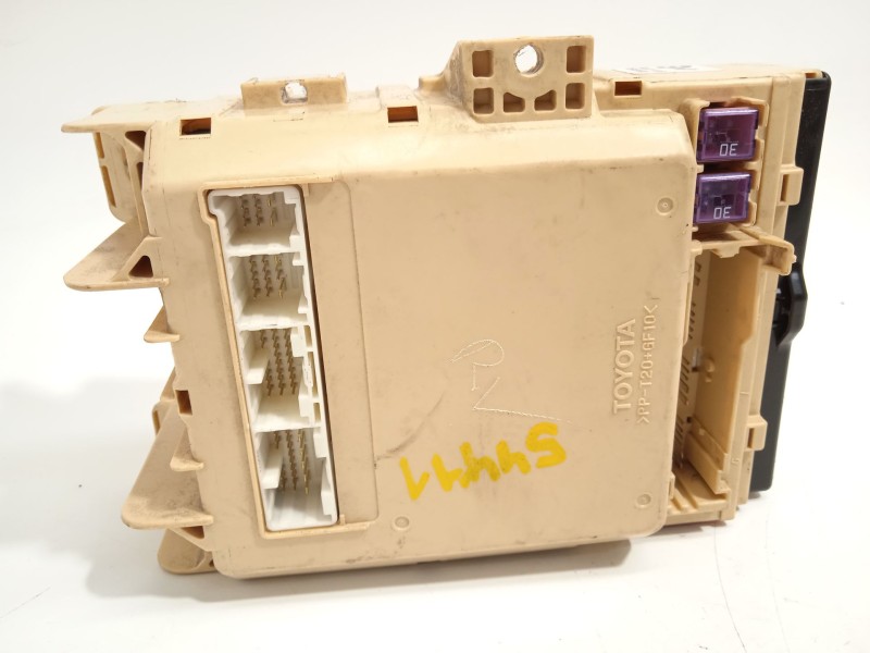 Recambio de caja reles / fusibles para lexus rx (_u3_) 400h (mhu38_) referencia OEM IAM 8273048731  