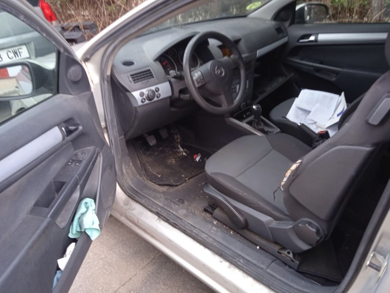 opel astra h gtc (a04) del año 2005