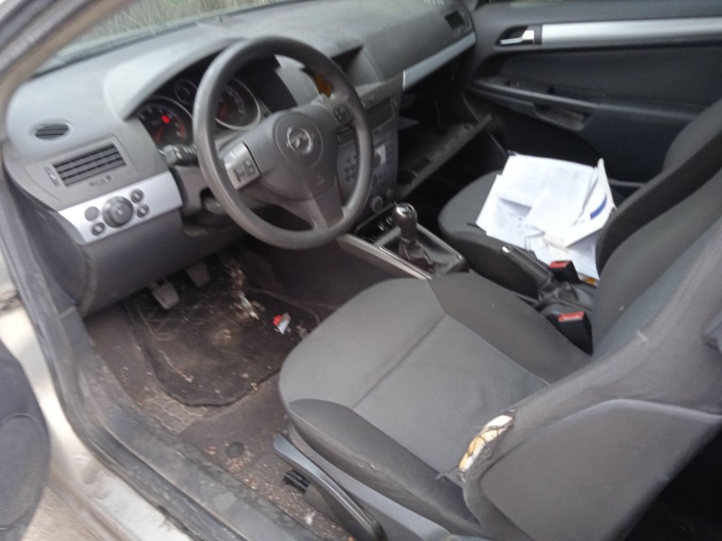 opel astra h gtc (a04) del año 2005