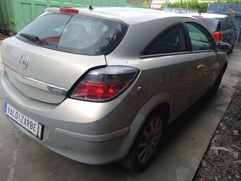 opel astra h gtc (a04) del año 2005