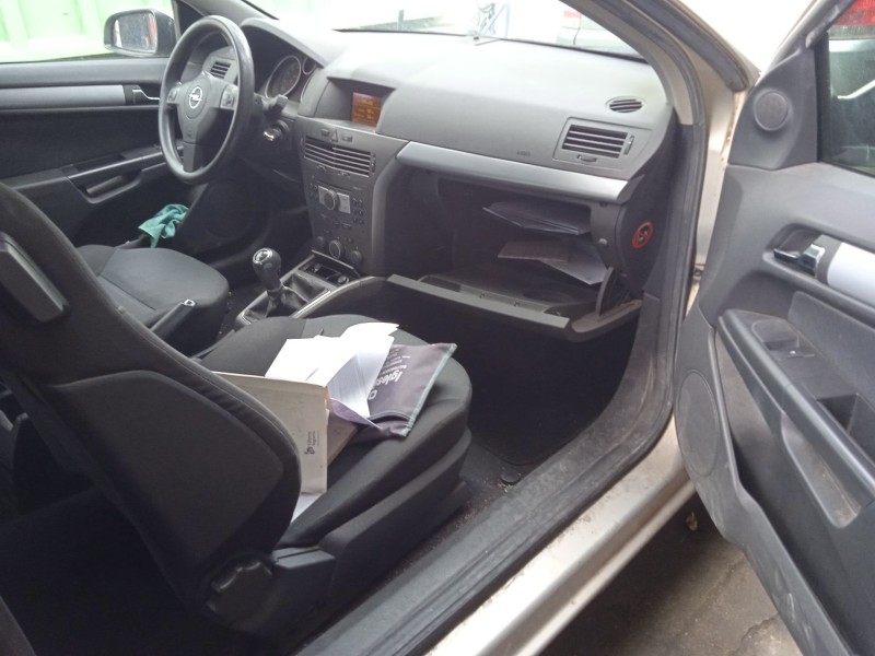 opel astra h gtc (a04) del año 2005