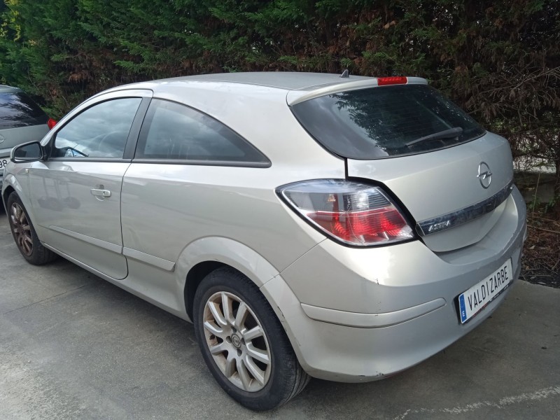 opel astra h gtc (a04) del año 2005