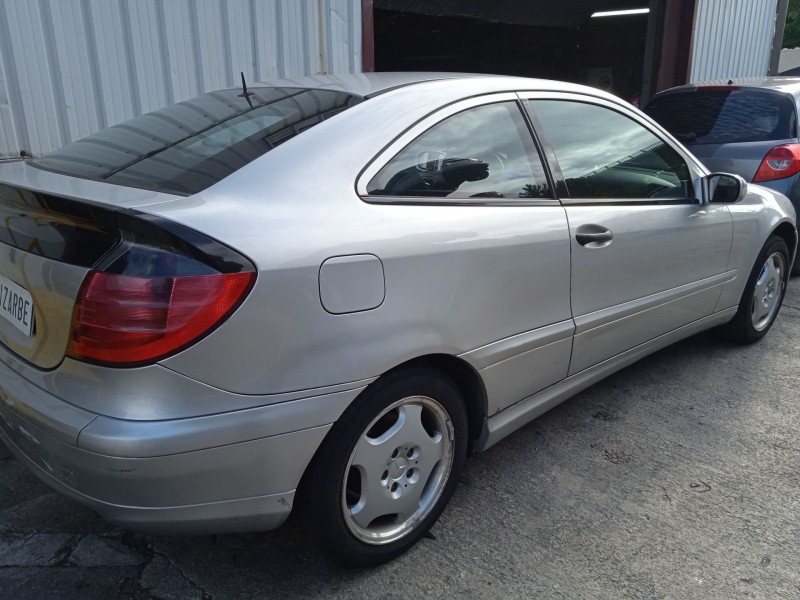 mercedes-benz clase c coupé (cl203) del año 2001