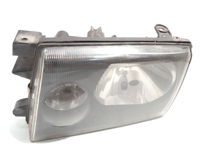 Recambio de faro izquierdo para nissan terrano ii (r20) 2.7 tdi 4wd referencia OEM IAM 260600X000  