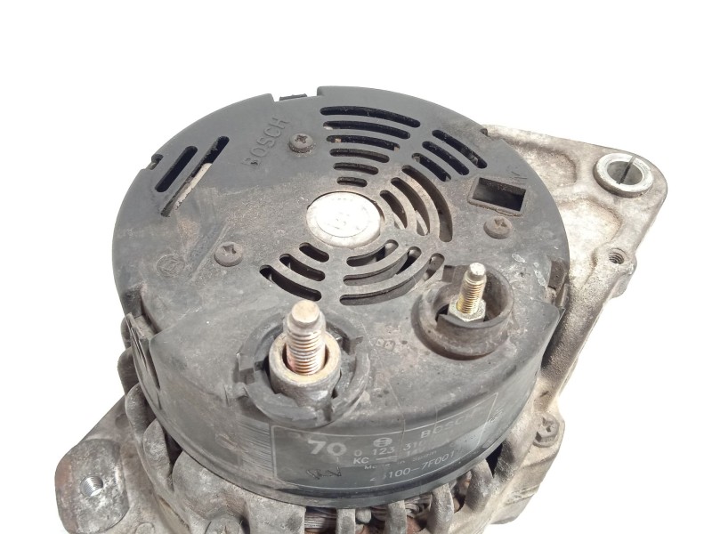 Recambio de alternador para nissan terrano ii (r20) 2.7 tdi 4wd referencia OEM IAM 231007F001  0123310051