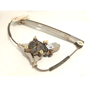 ELEVALUNAS DELANTERO DERECHO 82402H8100 