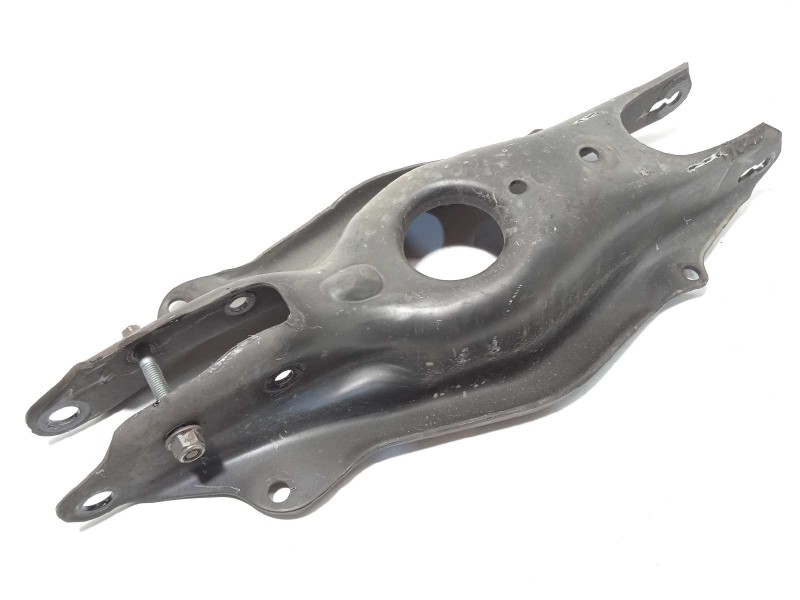 BRAZO SUSPENSION INFERIOR TRASERO DERECHO A2053522000 