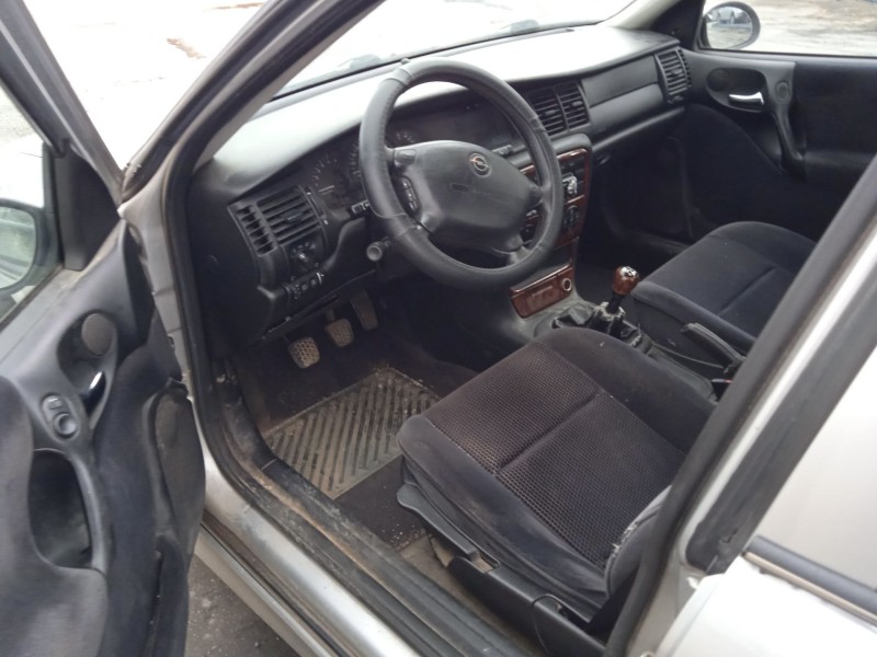 opel vectra b (j96) del año 2001