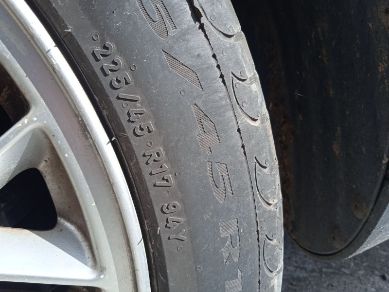 volvo v50 (545) del año 2004