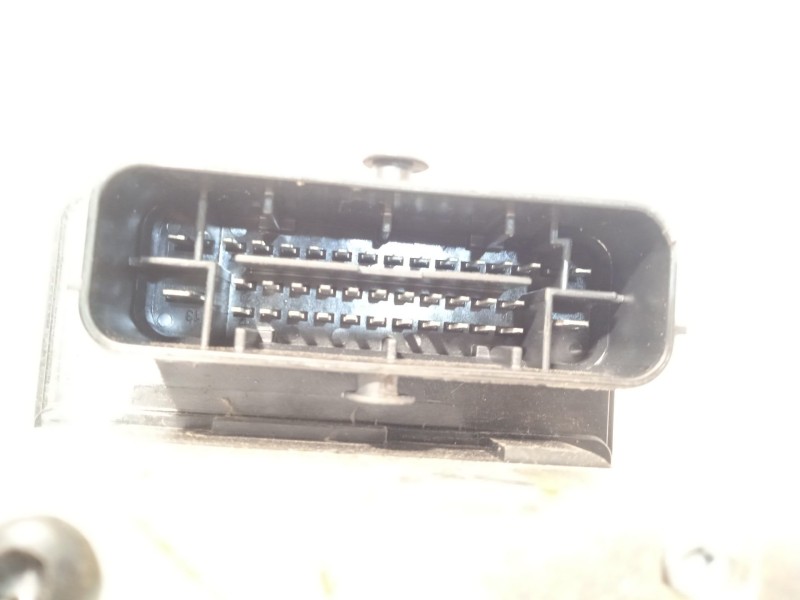 Recambio de abs para kia stonic (ybcuv) drive referencia OEM IAM 58920H8250 BE6003V107 MGH85ADBH6013V103