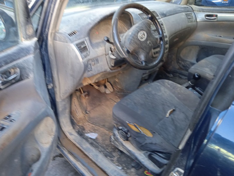 toyota ipsum (_m2_) del año 2001